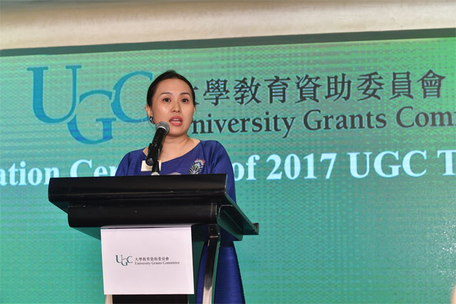 Professor Emily Chan, an awardee of the 2017 University Grants Committee Teaching Award, discusses her teaching philosophies today (September 7) at the award presentation ceremony
