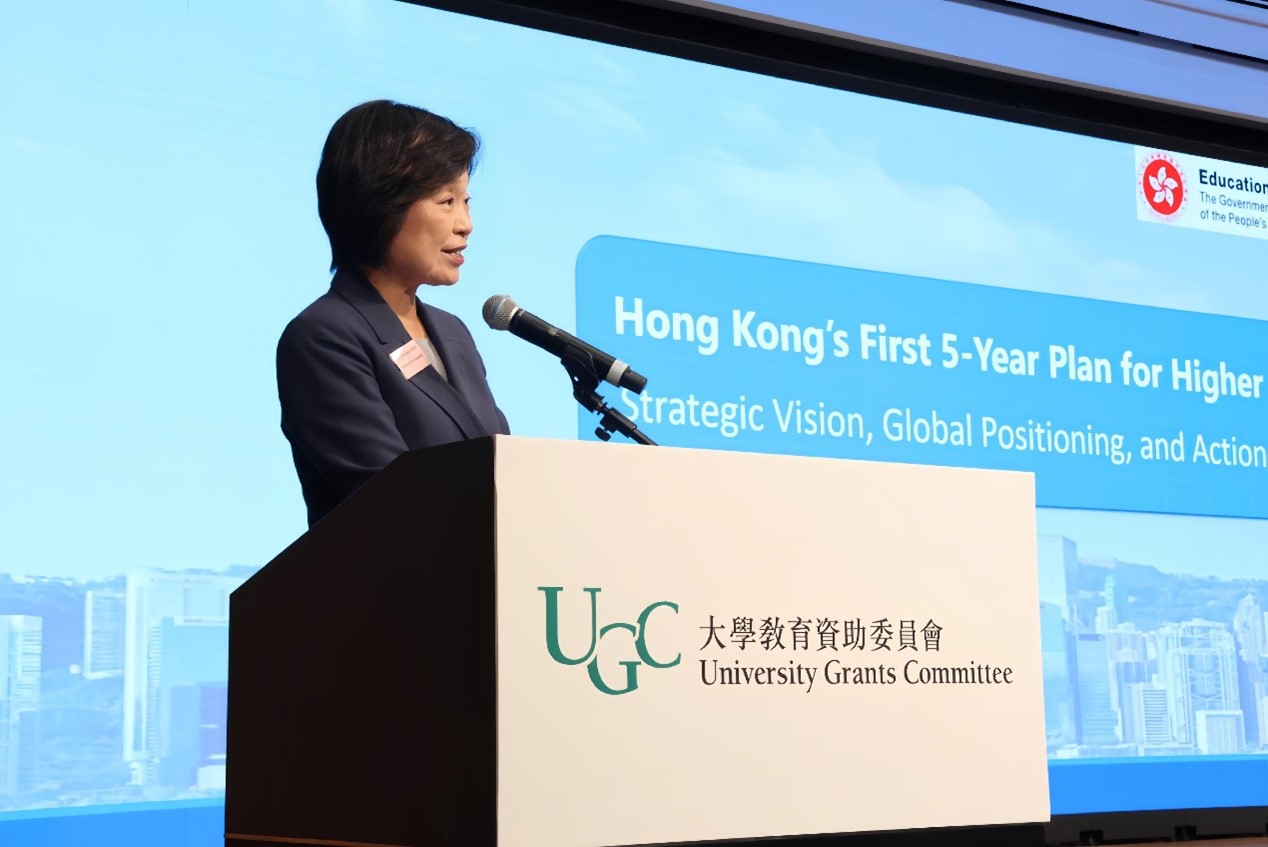 教育局局长蔡若莲博士在论坛上就香港五年规划发表主题演讲。 