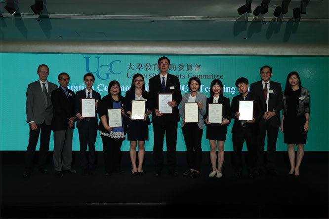 The University Grants Committee (UGC) held a presentation ceremony for the 2018 UGC Teaching Award today (September 6). The Chairman of the UGC, Mr Carlson Tong (second left), and the Secretary-General of the UGC, Professor James Tang (secondright), are pictured with Members of the Selection Panel, Dr Don Westerheijden (first left) and Professor Suzanne So (firstright), and awardees Professor Daniel Shek (centre), Dr Lu Yu (fifth left), Dr Cecilia Ma (fifth right), Ms Yammy Chak (fourth left), Dr Li Lin (fourth right), Dr Jason Chan (third left) and Dr David Kang (third right).