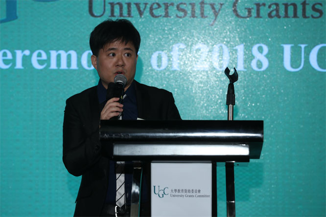 Dr David Kang, an awardee of the 2018 University Grants Committee Teaching Award, talks about his teaching philosophy today (September 6) at the award presentation ceremony