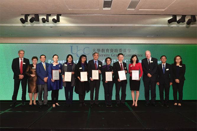 The University Grants Committee (UGC) held a presentation ceremony for the 2017 UGC Teaching Award today (September 7). The Chairman of the UGC, Mr Carlson Tong (third left), is pictured with Members of the Selection Panel, Professor Adrian Dixon (third right), Professor Jan Thomas (second left), Mr Kwok Wing-keung (second right), Dr Shirley Ngai (first right) and Professor Paul Blackmore (first left), as well as awardees Professor Emily Chan (fourth left), Professor Gary Feng (fifth right), Professor Cheng Shuk-han (sixth right), Dr Ron Kwok (centre), Dr Linda Lai (sixth left), Dr Eva Lui (fifth left) and Professor Suzanne So (fourth right).