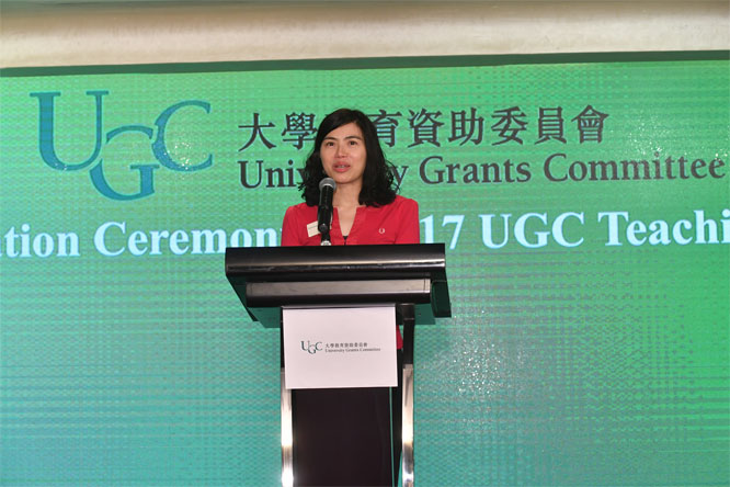 Professor Suzanne So, an awardee of the 2017 University Grants Committee Teaching Award, discusses her teaching philosophies today (September 7) at the award presentation ceremony