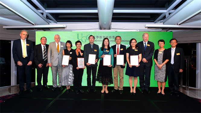 The University Grants Committee (UGC) held a presentation ceremony for the 2016 UGC Teaching Award today (September 8). The Secretary-General of the UGC, Dr Richard Armour (third left), is pictured with Members of the Selection Panel Professor Adrian Dixon (third right), Professor Paul Blackmore (first left), Professor Mark Wainwright (second left), Professor Alice Chong (second right) and Mr Kwok Wing-keung (first right) as well as awardees Professor Leung Mei-yee (fifth left), Dr Julie Chiu (fourth left), Dr Wong Wing-hung (sixth left), Dr Grace Ngai (sixth right), Dr Stephen Chan (fifth right) and Dr Shirley Ngai (fourth right)