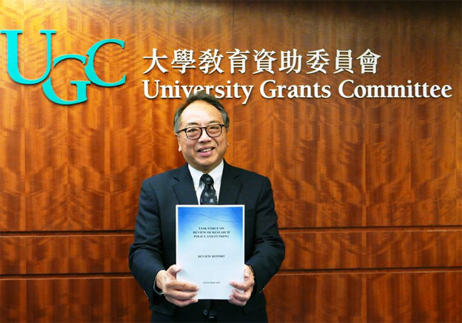 The Chairman of the Task Force on Review of Research Policy and Funding, Professor Tsui Lap-chee, today (September 11) submitted to the Government the 'Review Report on Research Policy and Funding'