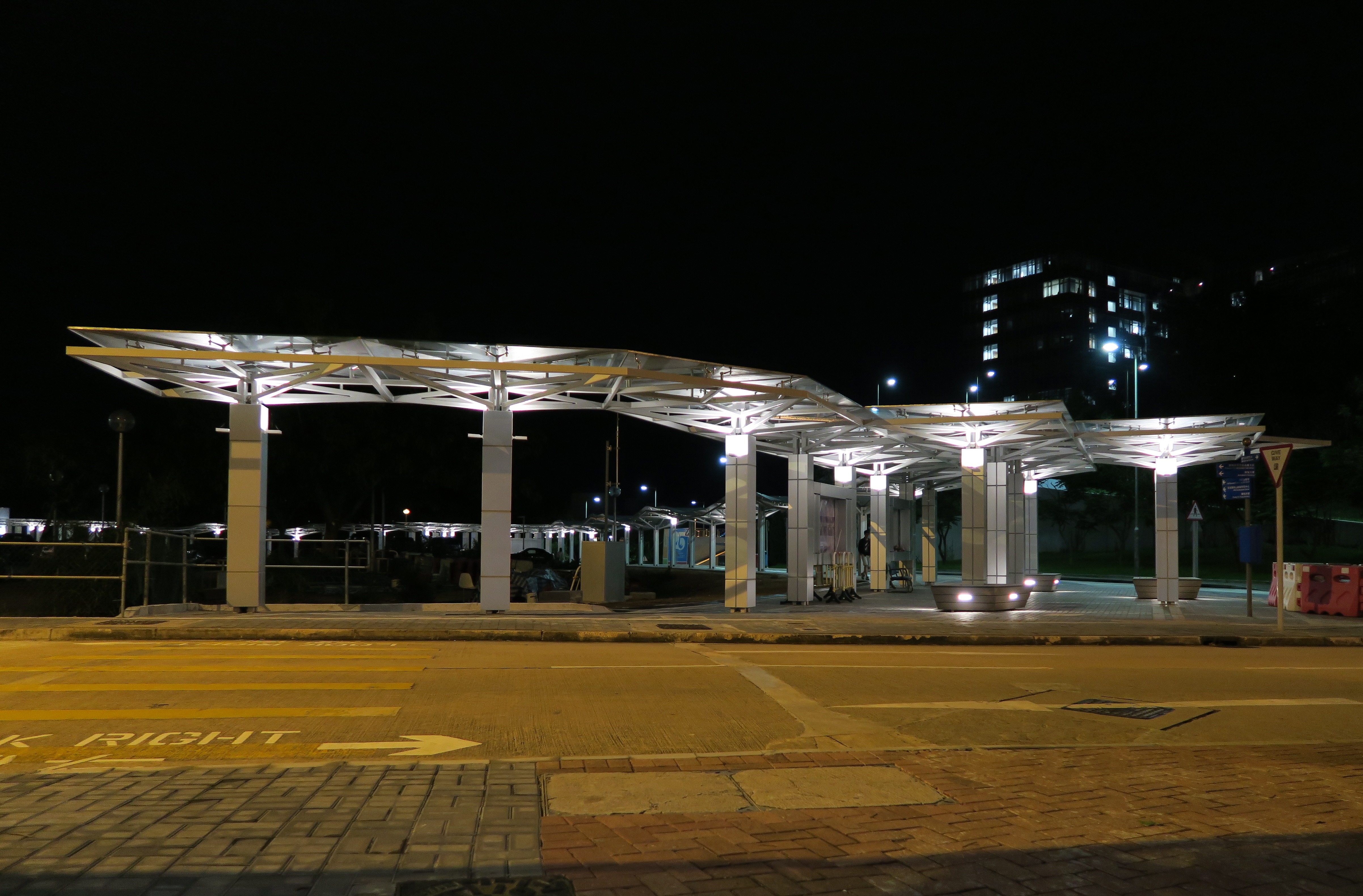 Enhancement of campus southern entrance, HKUST
